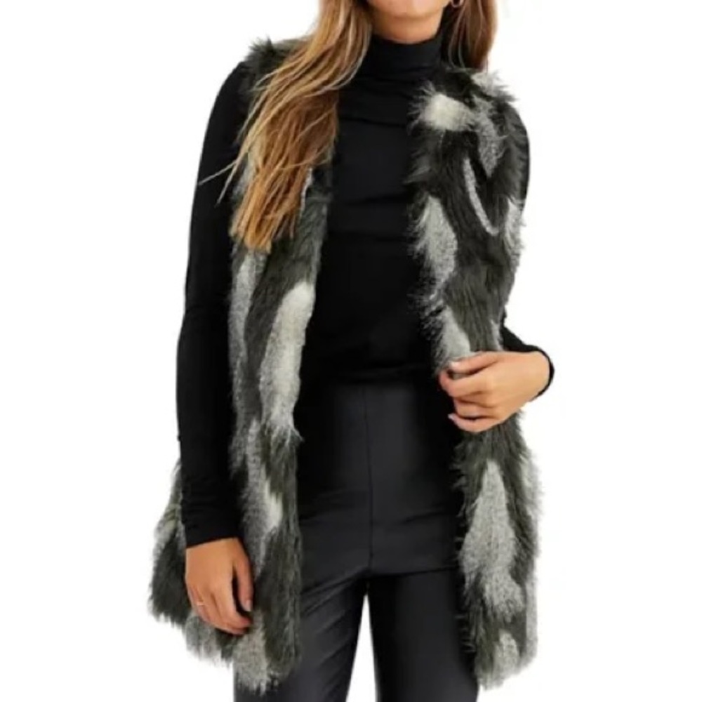 Urbancode London Faux Fur Vest in Black, White, and Gray Size 6 NWOT